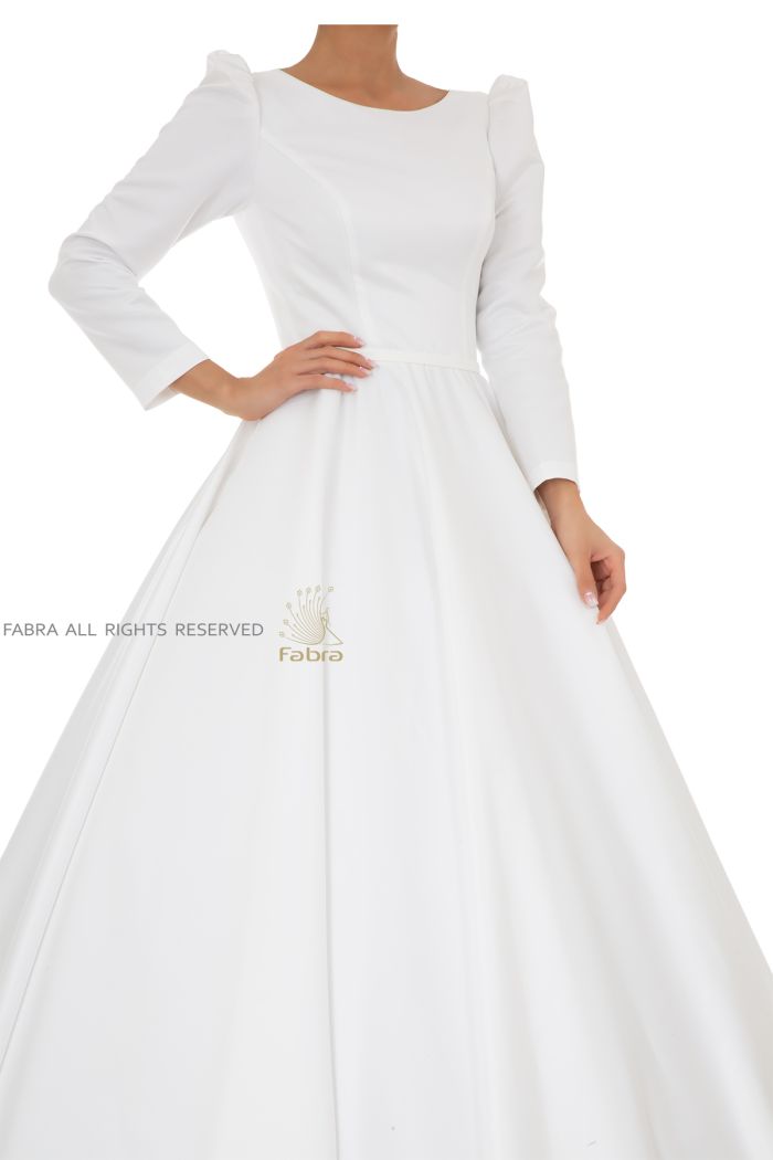 لباس عروس کاملا پوشیده دامن سوپر کلوش دنباله دار و یقه ی قایقی از جنس ساتن آمریکایی مدل ثمر